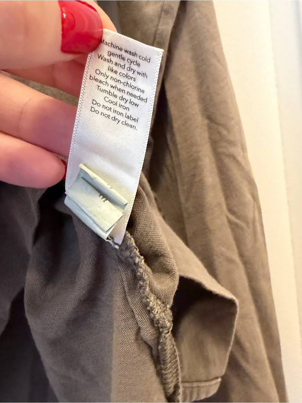 Athleta Taupe Long Sleeve Crewneck Tee Shirt Size Medium Athletic Athleisure